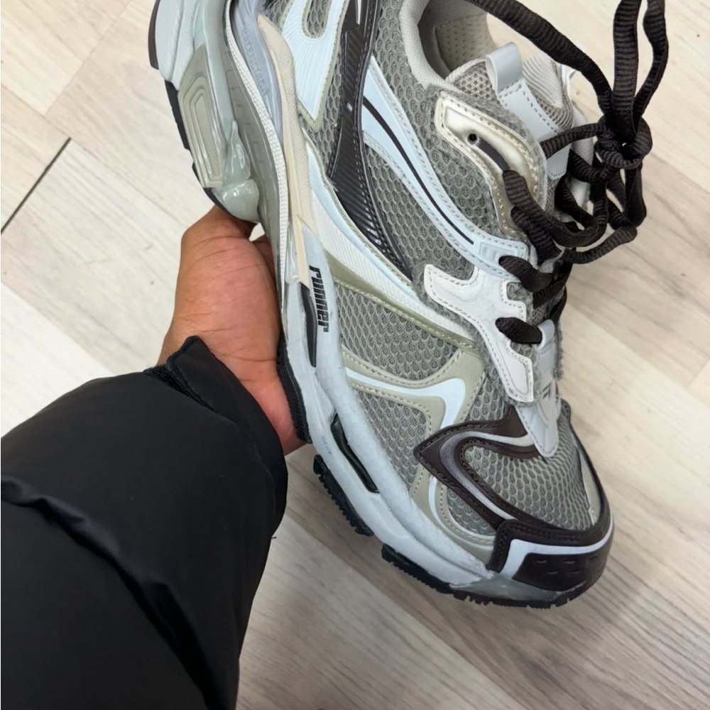 Balenciaga runner grey and black